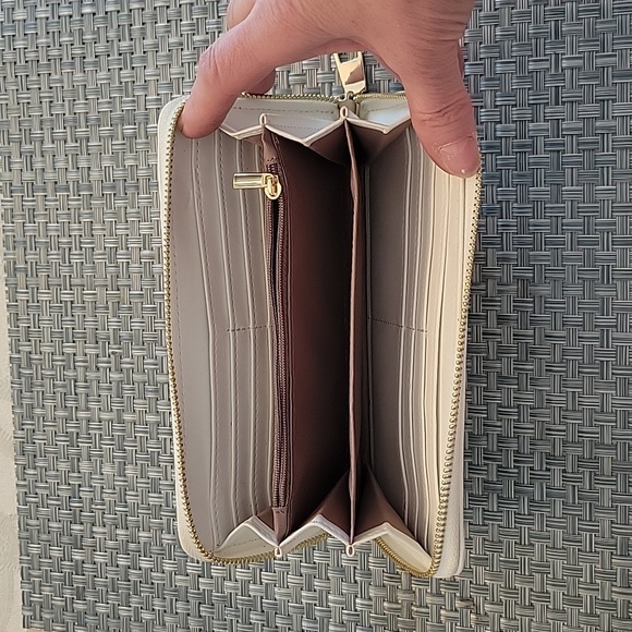 Steve Madden Wallet White Wovern Zip Around Wallet  Very Clean - Picture 2 of 11